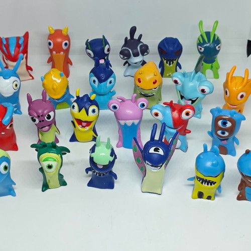 Slugterra figures set like new, collection of 24 pieces