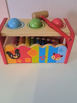 Wooden hammer and xylophone toy used for ages 9-36 months