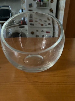 Round glass vase ball from London like new