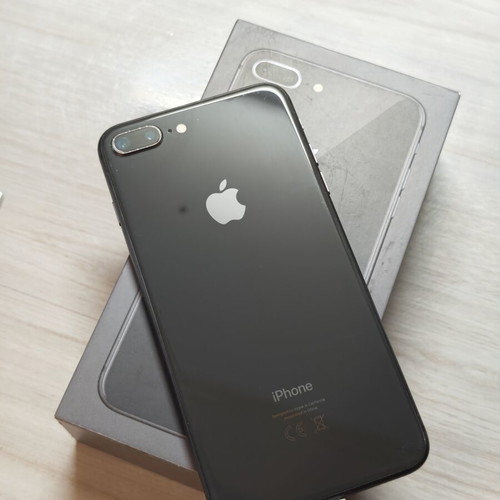 iPhone 8 Plus 64GB used, black, battery health 100%