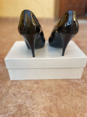 Gianna Kazakou black patent leather pumps 10cm heel like new size 37