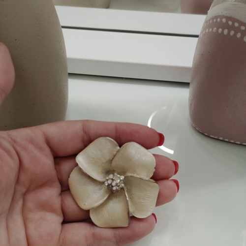 Brooch with rhinestones like new