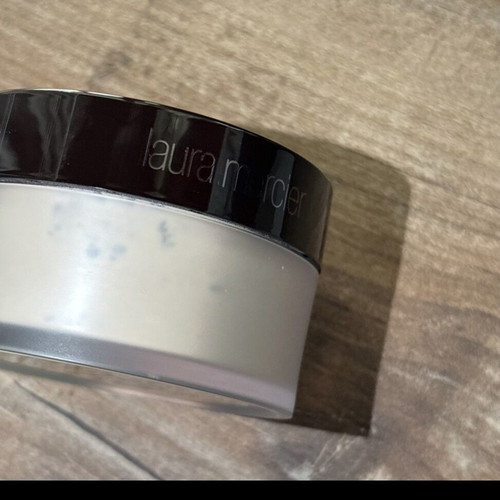 Laura Mercier Translucent Loose Setting Powder new, translucent finish