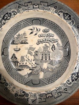Plate old with Chinese pattern used