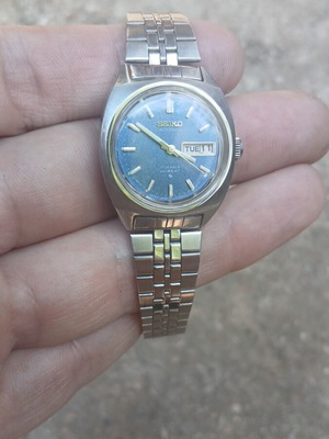 Seiko Hi-Beat 17 Jewels watch used, blue and silver