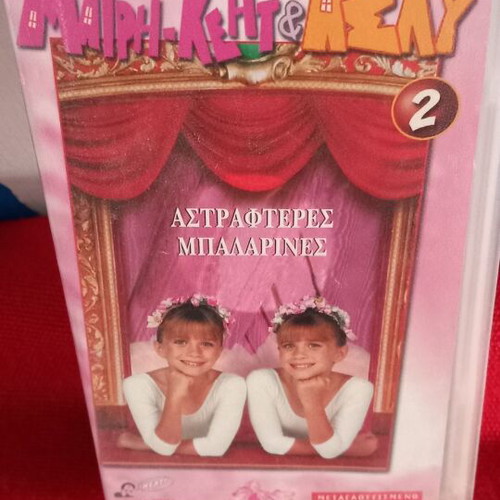 Mary-Kate & Ashley 2 videocassette like new, sparkling ballerinas