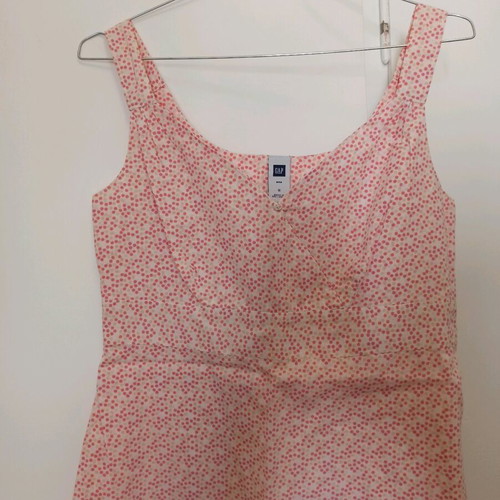 Gap t-shirt like new, size S with zipper on left side