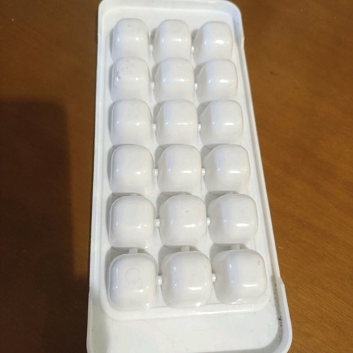 Classic ice cube tray white, like new