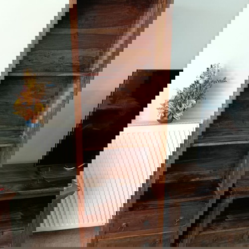 Σύνθετο σαλονιού vintage μεταχειρισμένο με τραπεζάκι και γραφείο από ξύλο τικ