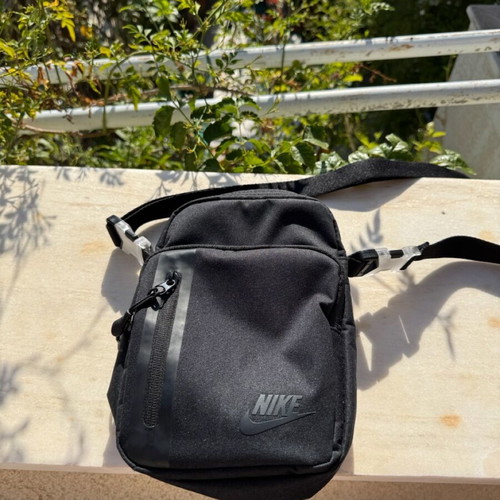 Nike Tech bag like new
