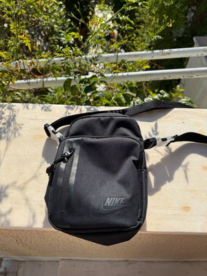 Nike Tech bag like new