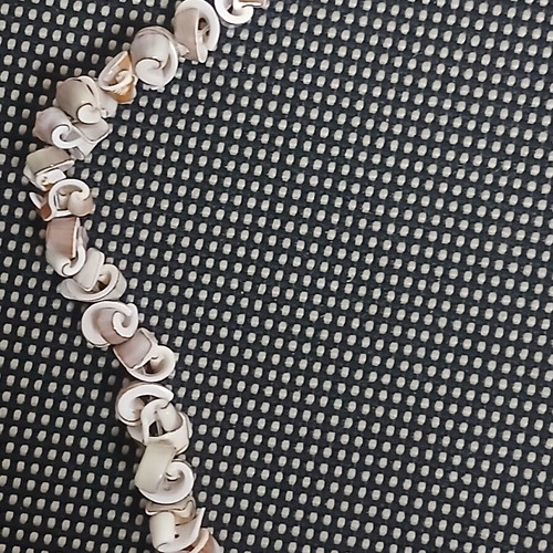 Vintage necklace with shells 42 cm, like new, beige