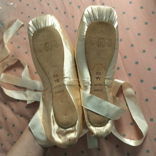 Bloch Amelie pointe shoes like new, size 5 1/2, ballet shoes