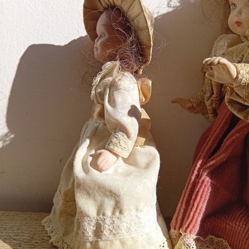 Porcelain dolls used, set of two 21 and 18 cm