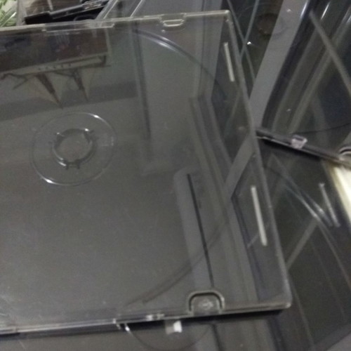 Plastic CD and DVD cases in excellent condition, pack of 16 pieces