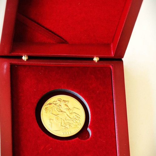 Gold Plated George V English Five Pound Coin with Luxury Case