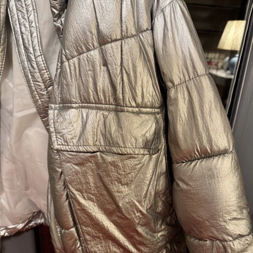 Silver jacket like new, very warm, one size with internal straps