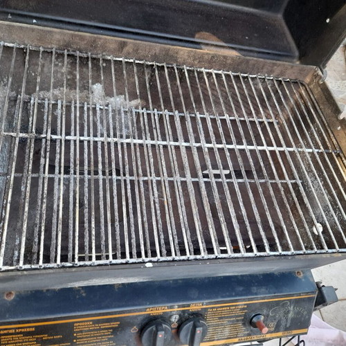 City Gas SY280 professional gas grill with lava rocks