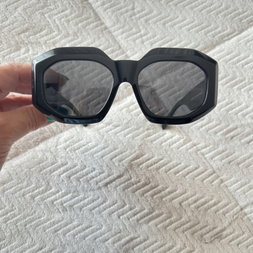 Matí Matí El Gio sunglasses like new, black