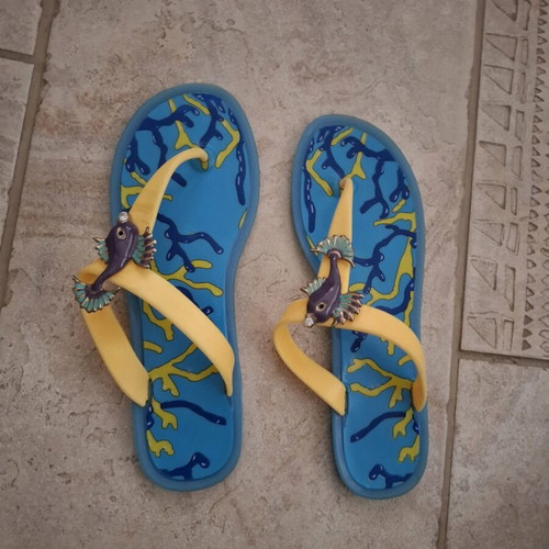 Women's sandals with designs like new, colorful beach style