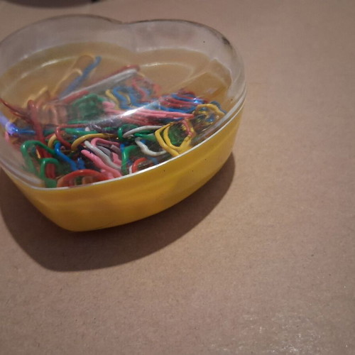 Box of 100 new heart-shaped paper clips from the 90s