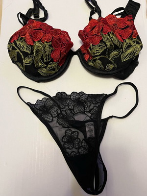 Lingerie set new, black and red