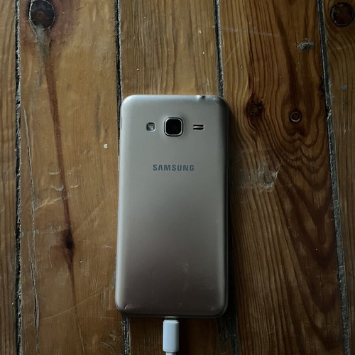 Samsung J3 2016 like new, gold, 16GB Android phone