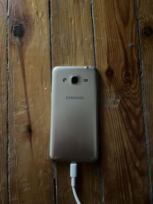 Samsung J3 2016 like new, gold, 16GB Android phone
