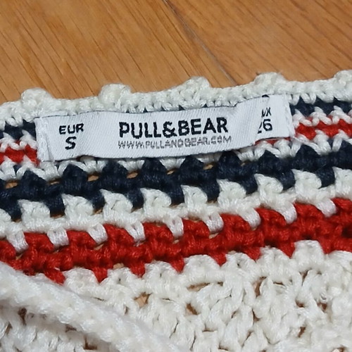 Pull & Bear white knitted top tied at back size Small like new