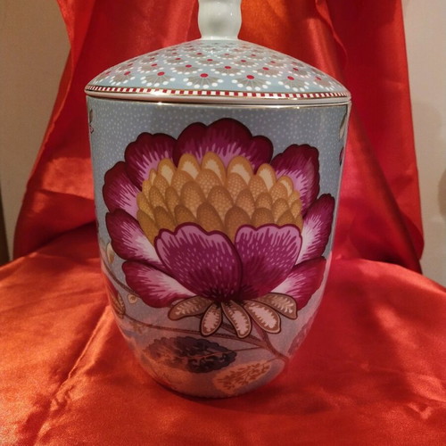 Porcelain set like new, decorative