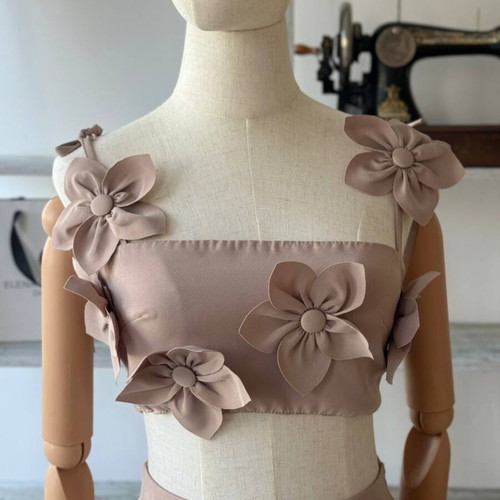 Set flowers top and skort new, beige, size medium