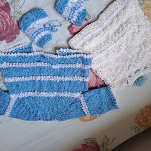 Handmade baby set with cardigan, shirt and booties, white and blue