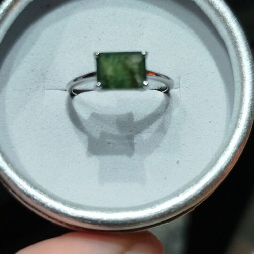 925 Silver Ring new with green stone