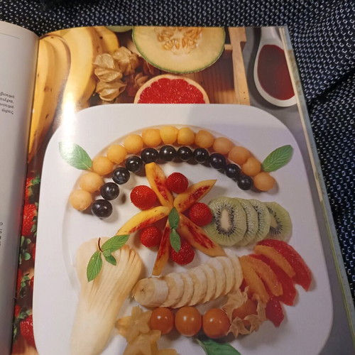 Kouzina Nostimi kai Diaititiki cookbook like new