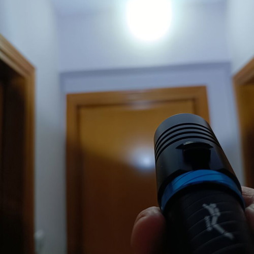 U2 LED 4000LM Diving Flashlight new, black, aluminum