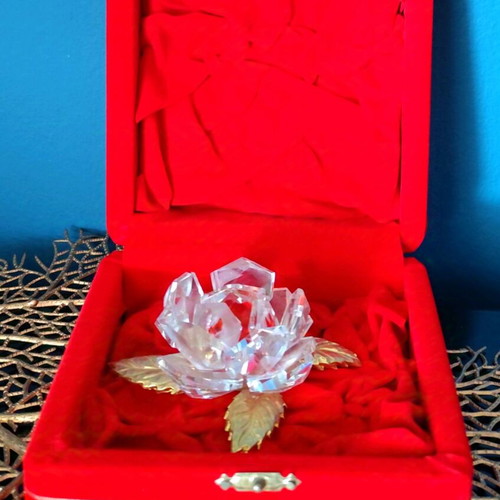 Glass rose new handmade in velvet wooden case