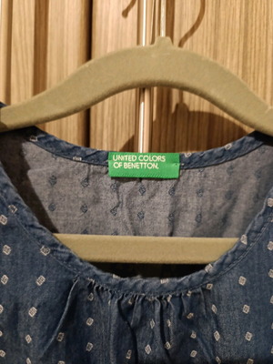Σαλοπέτα Benetton για 5 ετών κοριτσάκι σαν καινούργια, μπλε τζιν με σχέδια