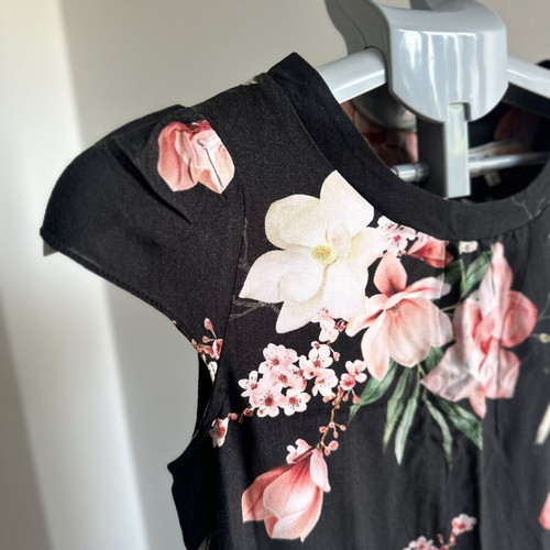 Floral mini dress Billie And Blossom Dorothy Perkins like new, black multicolor