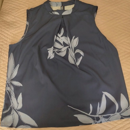 Set of 2 Shein sleeveless tops like new, white and blue