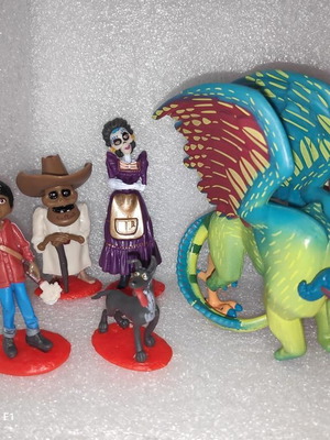 Σετ φιγούρες Disney Pixar Coco σαν καινούργιο, 8 τεμάχια