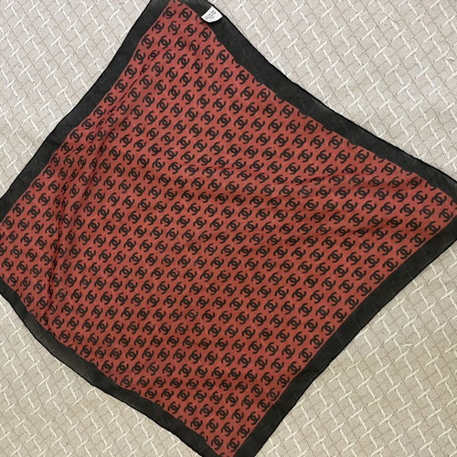 Scarf used, black and red