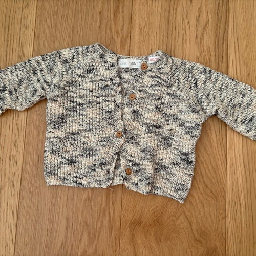 Knitted cardigan like new, unisex, size 6-9 months