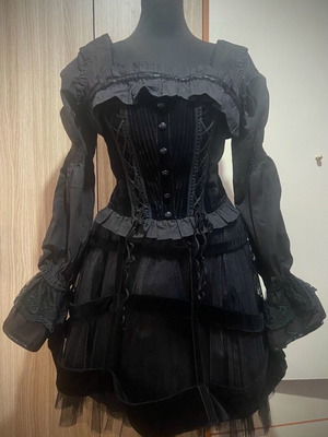 Gothic Victorian Lolita set Pyon Pyon like new, black