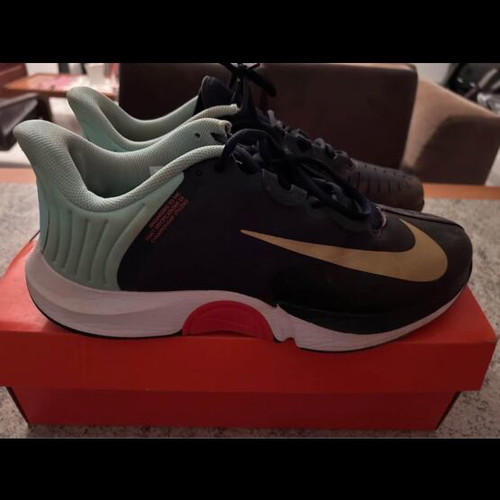 Nike Air Zoom men's sneaker like new, size 45, black and white