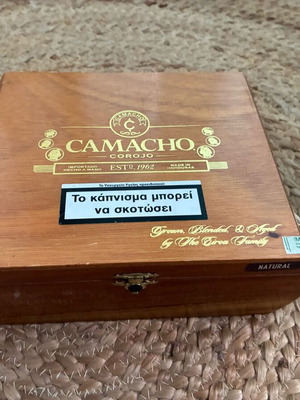 Ξύλινο κουτί πούρων Camacho Corojo σαν καινούργιο