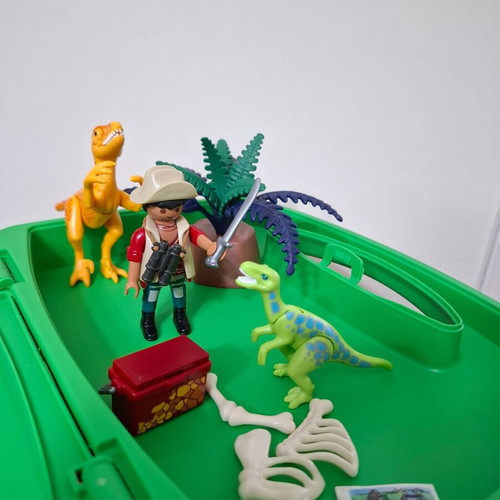 Playmobil 70108 Explorer and Dinosaurs Carry Case, missing one fossil