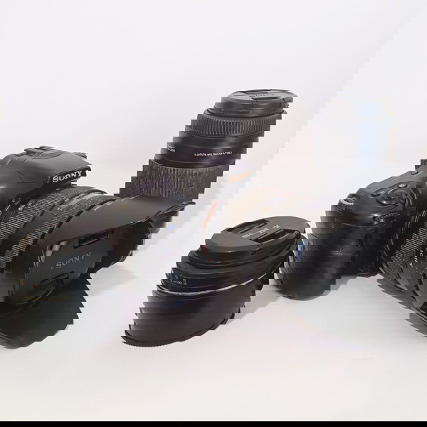 Sony a65 + 3 φακοί + 3 μπαταρίες + φορτιστής