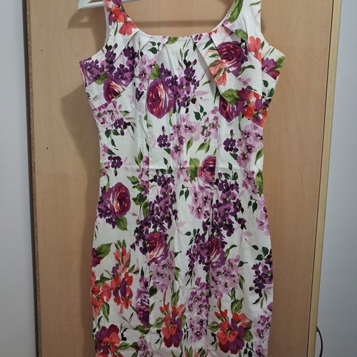 Women's floral dress like new, size M
