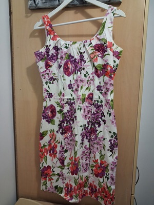Women's floral dress like new, size M