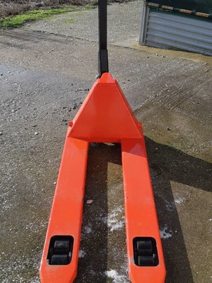 Manual pedestrian pallet truck used, 2.5-ton capacity